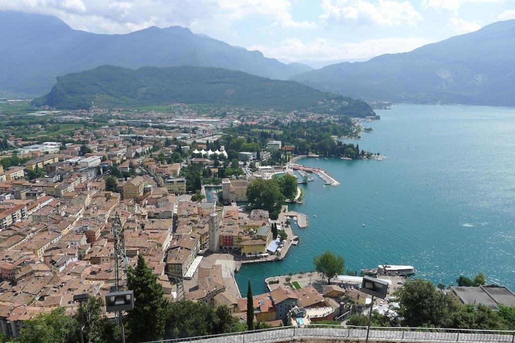 Casa Filippo Large 3 Room Apartment, Close To The Beach, Free Wifi Internet Riva del Garda Exterior photo